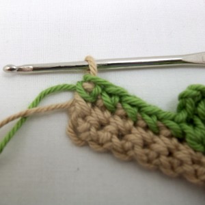 Switch to background yarn